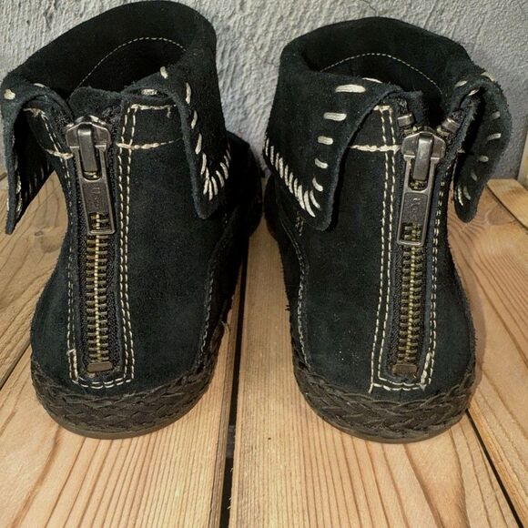 UGG Australia Women's Varney Black Suede Moccasin Ankle Booties 1104653 Size 7 - Picture 4 of 10